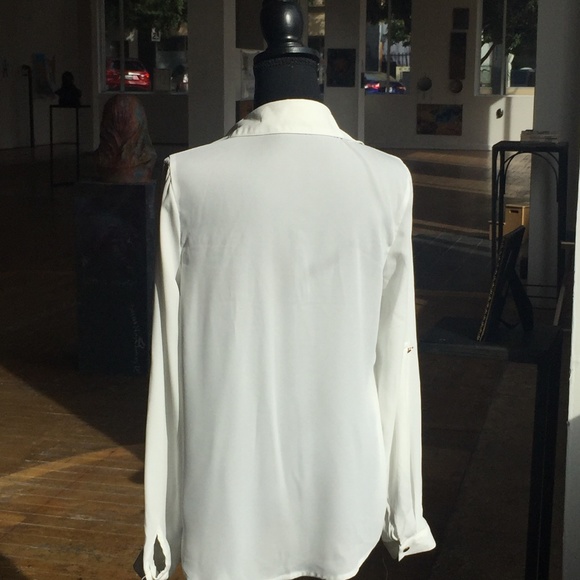 White partial button down blouse with gold hardware - Picture 8 of 9